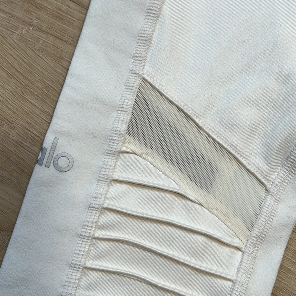 ALO High-Waist Moto Legging WHITE SIZE XS NEW. 0658 - Picture 7 of 7